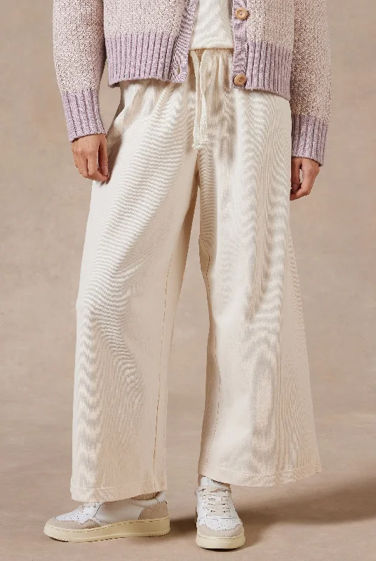 Romantic Off-Shoulder Style Essential Knit Pant