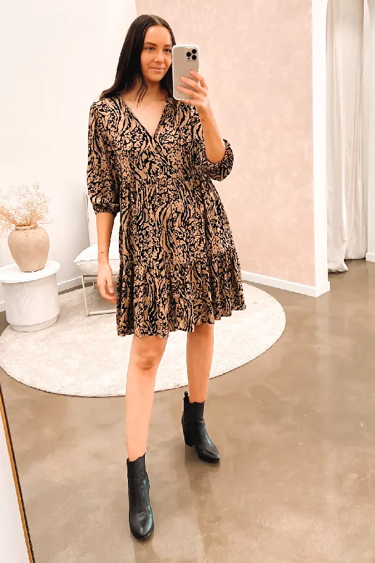 Elegant Lapel Style Luna Tiered Oversized Mini Dress Tan Animal